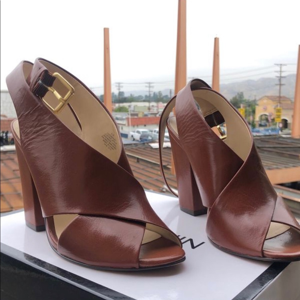 Nine West size 8 heels in chocolate brown leather